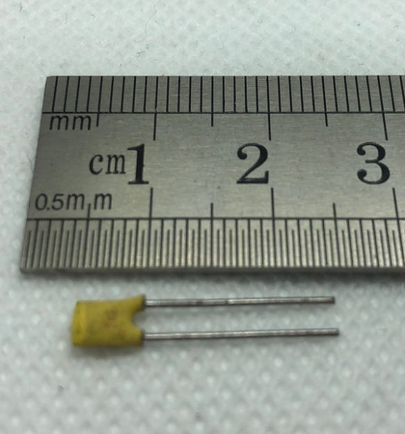 Picture of 2.2nF 100V Ceramic Capacitor   5mm