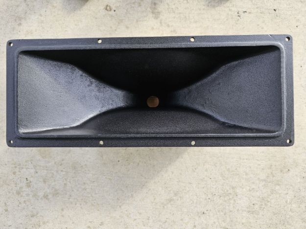 Picture of Zomax Horn 2" 90º x 40º Metal  455mm x 160mm Baffle