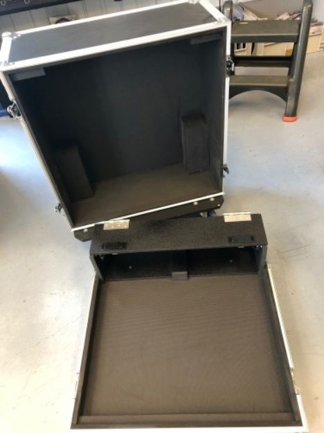 Picture of SQ5 Flight Case with DOGBOX